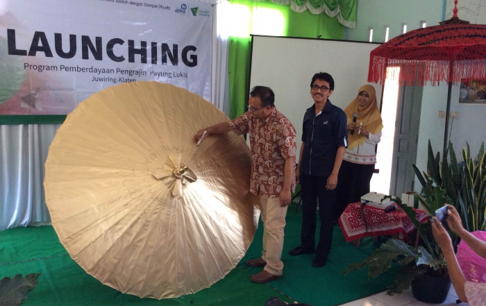 Asuransi Astra Syariah baru saja meluncurkan Program Pemberdayaan Payung Lukis pada 15 September 2015 di Juwiring, Klaten, Jawa Tengah. Acara peluncuran ini merupakan kelanjutan dari kerjasama dengan Dompet Dhuafa dalam program pemberdayaan pelaku usaha mikro, khususnya bagi perajin payung lukis.
