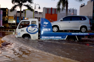 Garda Siaga Mengevakuasi Mobil Pelanggan Garda Oto