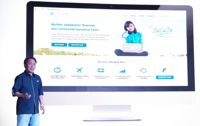 Santosa CEO Asuransi Astra saat melakukan peluncuran website gomitra.com