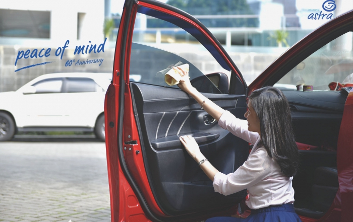 Empat Cara Menghilangkan Embun di Kaca Mobil Saat Hujan