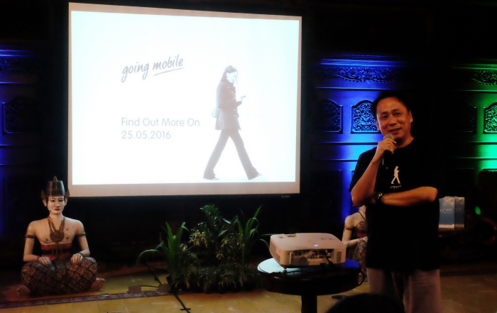 Santosa, CEO Asuransi Astra saat mendeklarasikan 'Going Mobile' di hadapan Awak Media di Yogyakarta
