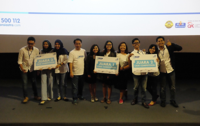 Santosa, CEO Asuransi Astra bersama para pemenang Z-Ideas wilayah 2
