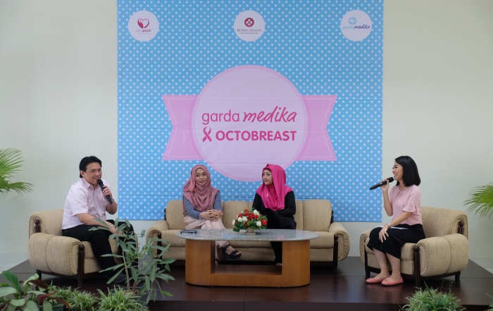 Dokter onkologi rumah sakit terkait dan survivor kanker payudara dari Lovepink menjadi narasumber seminar
