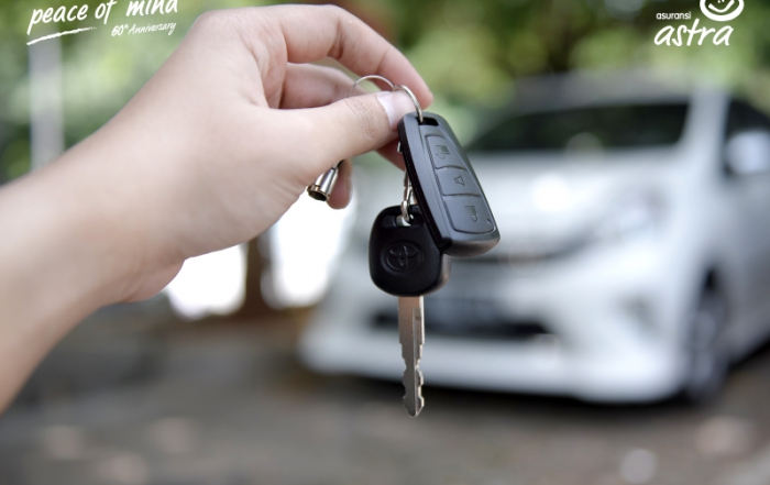 Menitipkan kunci mobil