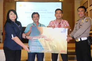 Sombolisasi Penyrahan Asuransi Mikro di program #BerkahMudik