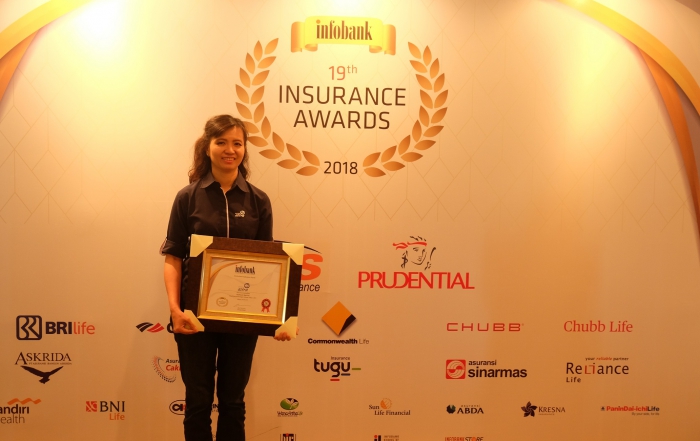 SVP Accounting and Finance Asuransi Astra, Lia Prilianty Singgih usai menerima penghargaan Infobank Insurance Awards 2018.