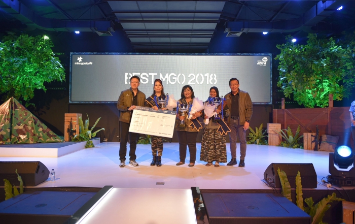 Penyerahan penghargaan kepada tiga mitra yang meraih Best MGO 2018