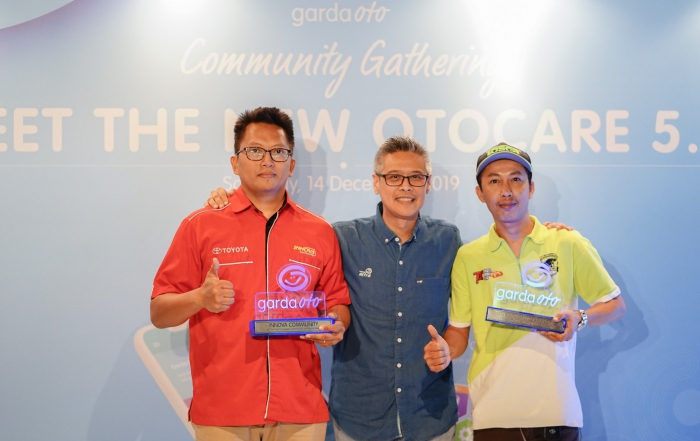 (kiri-kanan) SVP Communication, Event, & Service Management Asuransi Astra, L. Iwan Pranoto; perwakilan Xpander Mitsubishi Owners Club (X-MOC); perwakilan Innova Community (IC); perwakilan Toyota Yaris Club Indonesia (TYCI); dan Ketua Umum Forum Wartawan Otomotif (Forwot), Indra Prabowo saat penyerahan hadiah pemenang Garda Mall Challenge.