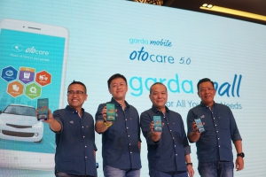 Garda Mobile Otocare kini hadir dengan fitur terbaru Garda Mall yang memungkinkan pengguna untuk membeli berbagai produk otomotif, produk keuangan Astra Financial, hingga jual beli mobil bekas. Kiri-kanan : Hendry Yoga, Chief Operating Officer Asuransi Astra; Rudy Chen, CEO Asuransi Astra; Suparno Djasmin, Direktur Astra; Gunawan Salim, Chief Marketing Officer Retail Business Asuransi Astra.