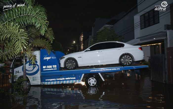 Layanan mobil derek Garda Oto selalu siap sedia membantu selama 24 jam dan dalam kondisi bencana alam.