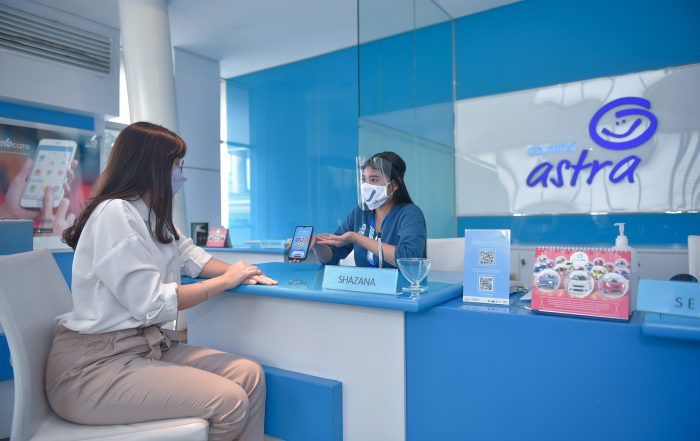 Dengan tetap mematuhi protokol kesehatan, Customer Service Officer Asuransi Astra siap memberikan service excellence kepada seluruh pelanggan di Garda Center