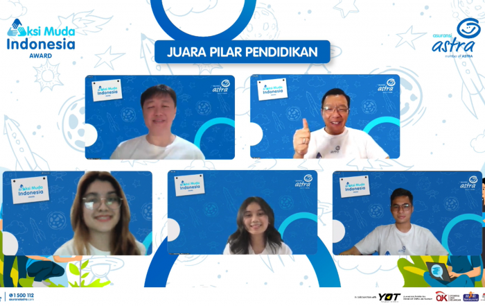 CEO Asuransi Astra, Rudy Chen (Kiri Atas) bersama Chief Marketing Officer Retail Business Asuransi Astra, Gunawan Salim (Kanan Atas) memberikan ucapan selamat kepada finalis dari HIMSISFO Binus University sebagai pemenang #AksiMudaIndonesia pilar pendidikan