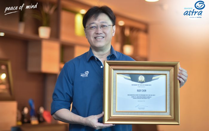 CEO Asuransi Astra, Rudy Chen menerima penghargaan Top 100 CEO 2021