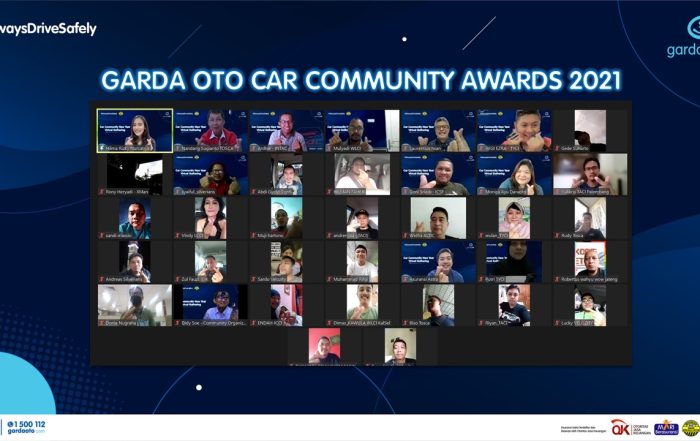 Seluruh peserta acara Garda Oto Car Community New Year Virtual Gathering mengabadikan momen bersama secara virtual