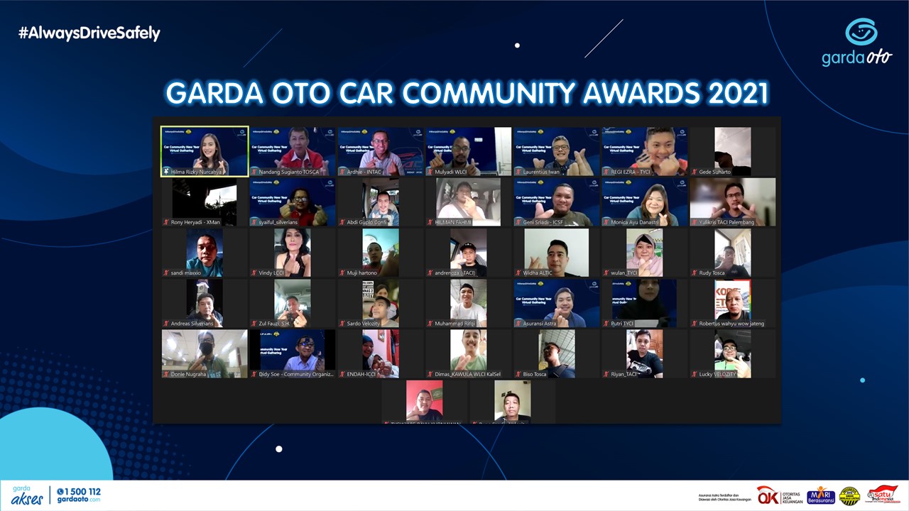 Seluruh peserta acara Garda Oto Car Community New Year Virtual Gathering mengabadikan momen bersama secara virtual