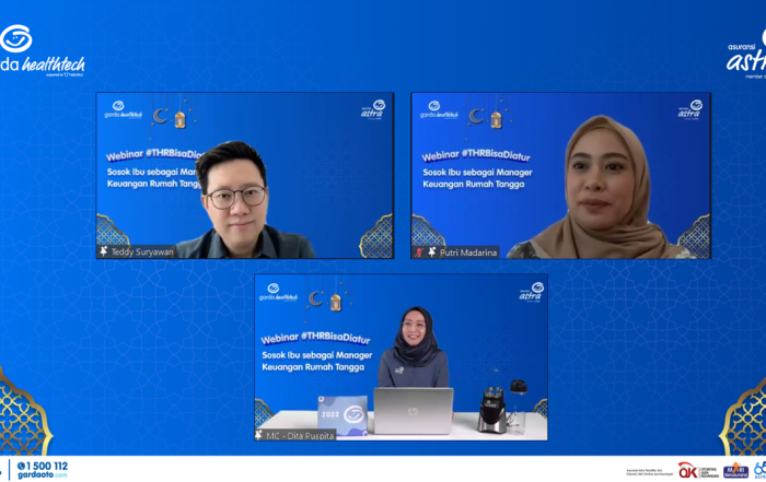 Putri Madarina, Certified Financial Planner (CFP) bersama Teddy Suryawan, Chief Digital Officer Asuransi Astra memberikan informasi yang edukatif dalam webinar #THRBisaDiatur Sosok Ibu sebagai Manager Keuangan Rumah Tangga (14/4).