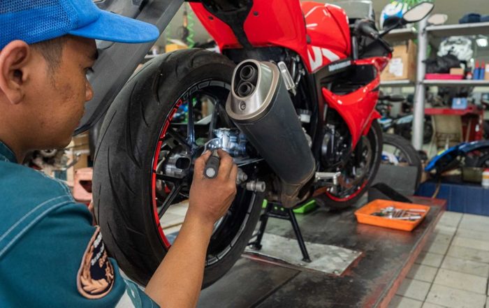 Pilih Bengkel Motor Resmi atau Non Resmi? Ini Perbedaannya