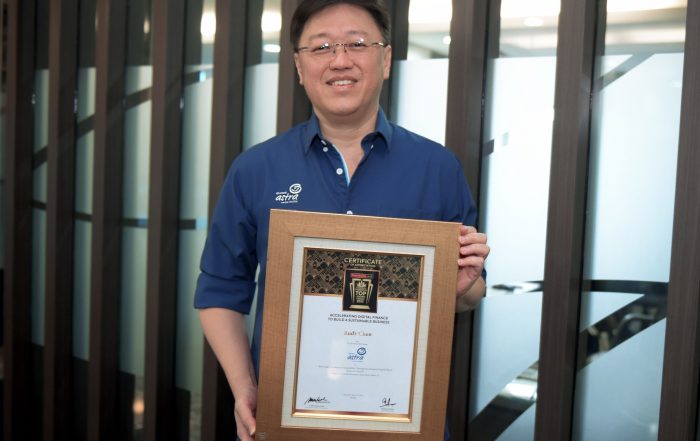 President Director Asuransi Astra, Rudy Chen menerima penghargaan Best Leader for Business Sustainability Through Development Digital-Based Insurance Service dalam ajang Penghargaan Indonesia Financial Top Leader Awards 2022.