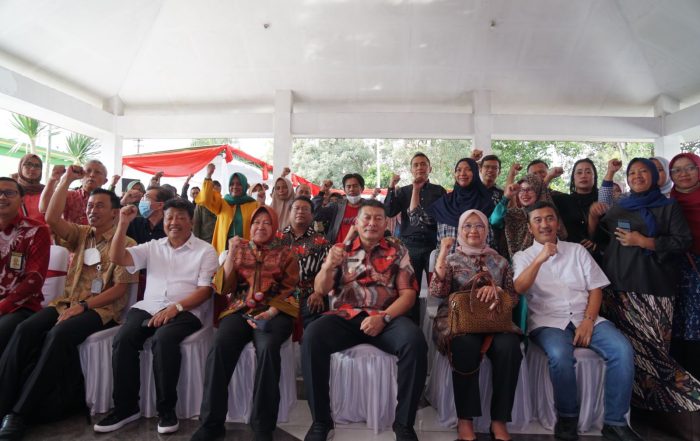 Bangkit Bersama, Tinggalkan Tragedi: Asuransi Astra bersama Kemensos Salurkan Dana Pendidikan Kepada Anak Korban Tragedi Kanjuruhan