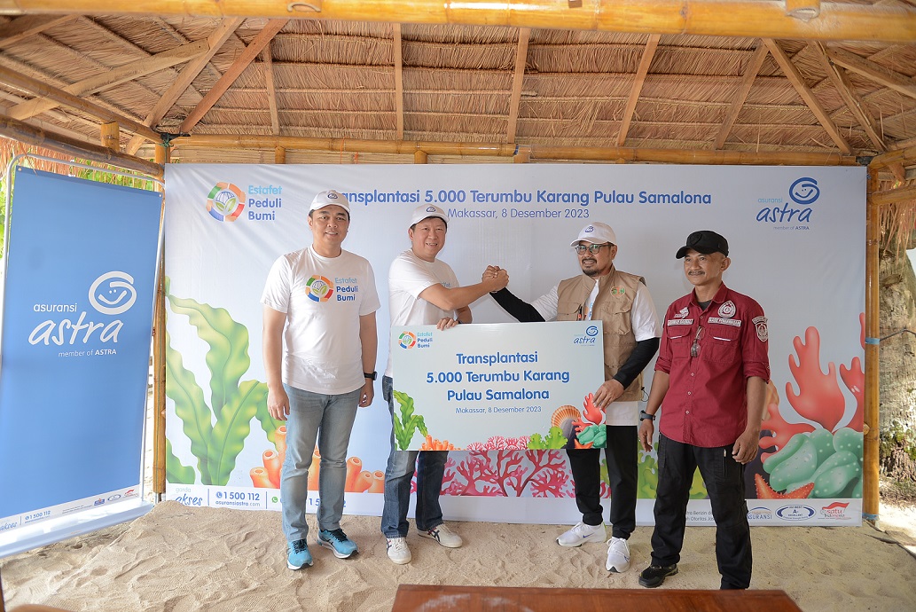 Estafet Peduli Bumi : Transplantasi 5.000 Bibit Terumbu Karang di Pulau Samalona, Makassar
