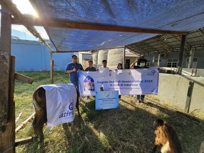 Rayakan Hari Raya Idul Adha, Asuransi Astra Sedekahkan 16 Sapi dan 20 Kambing untuk Indonesia
