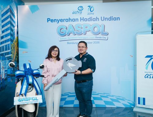 Febe Debora Sinlaeloe Bawa Pulang Honda Scoopy Asuransi Astra Serahkan Hadiah Program Undian GASPOL Kepada Pemenang